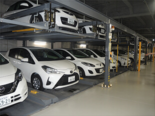 本社ビル(新横浜)の地下駐車場